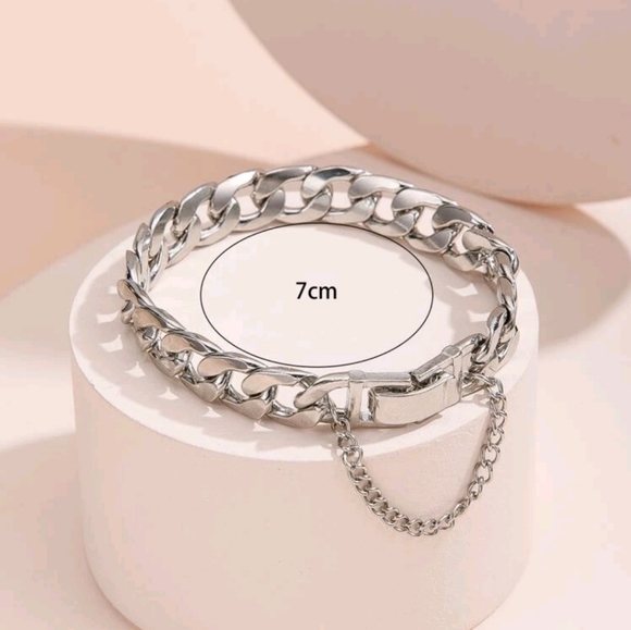 Fashionable silver bracelets - Picture 3 of 6